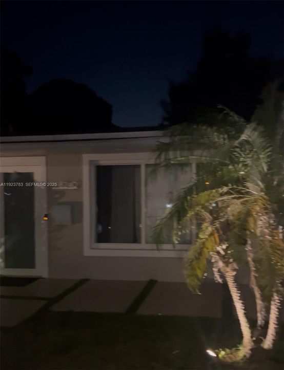 For Rent: $3,500 (4 beds, 2 baths, 1908 Square Feet)