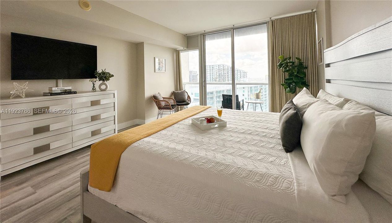 For Sale: $440,000 (0 beds, 1 baths, 495 Square Feet)