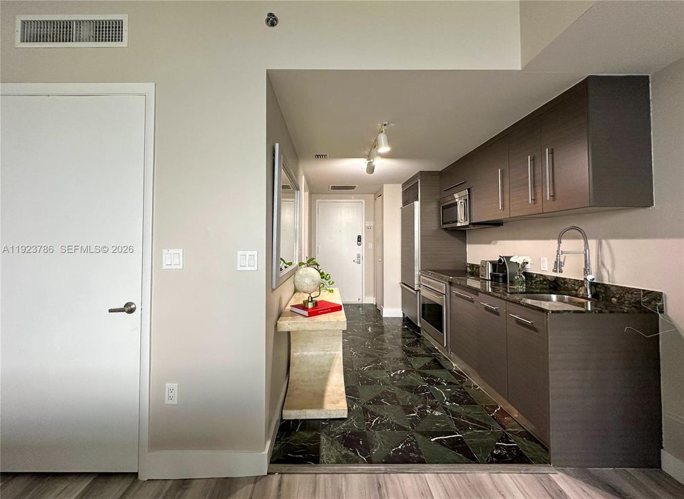 For Sale: $440,000 (0 beds, 1 baths, 495 Square Feet)