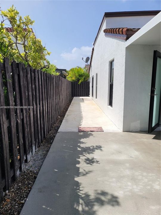 For Rent: $3,600 (3 beds, 2 baths, 1277 Square Feet)