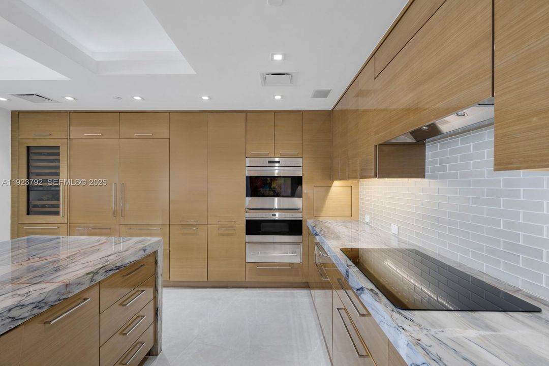 На продажу: $6,350,000 (3 спален, 3 ванн, 3284 Квадратных фут)