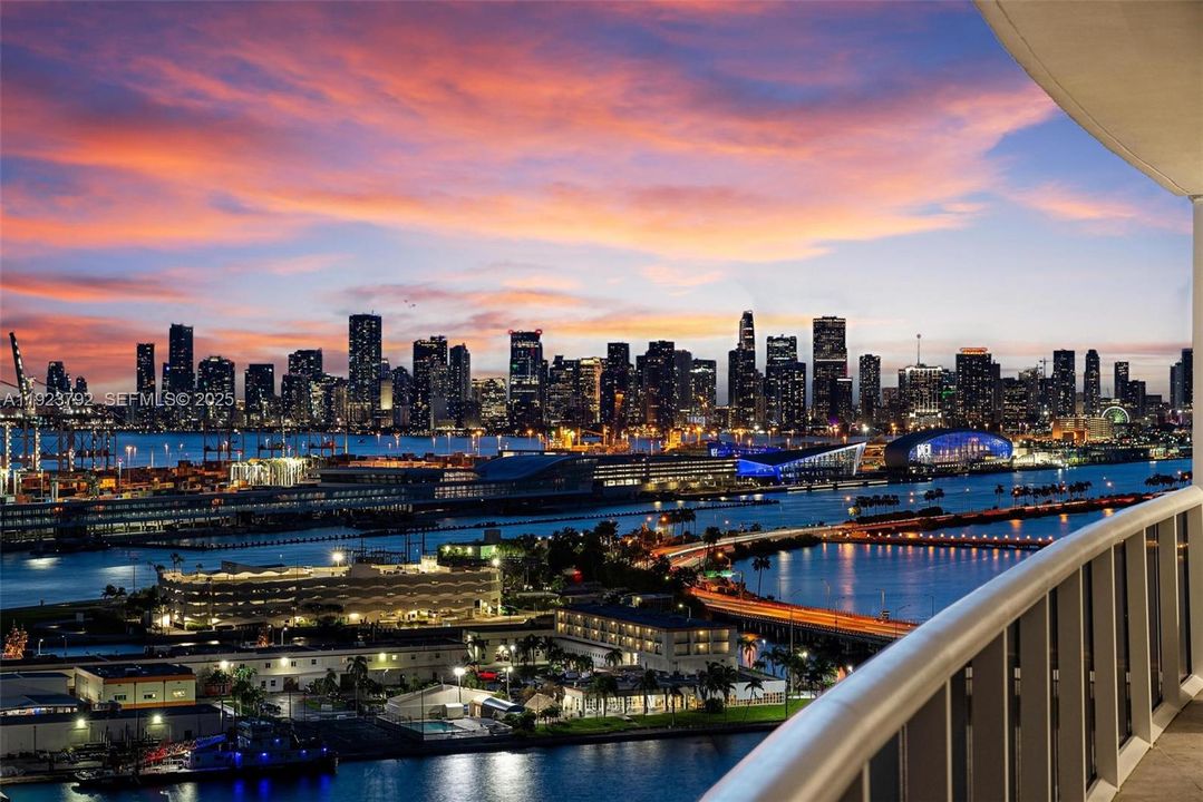 На продажу: $6,350,000 (3 спален, 3 ванн, 3284 Квадратных фут)