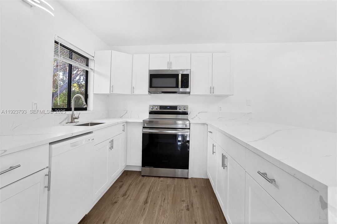 出租: $2,800 (2 贝兹, 2 浴室, 1468 平方英尺)