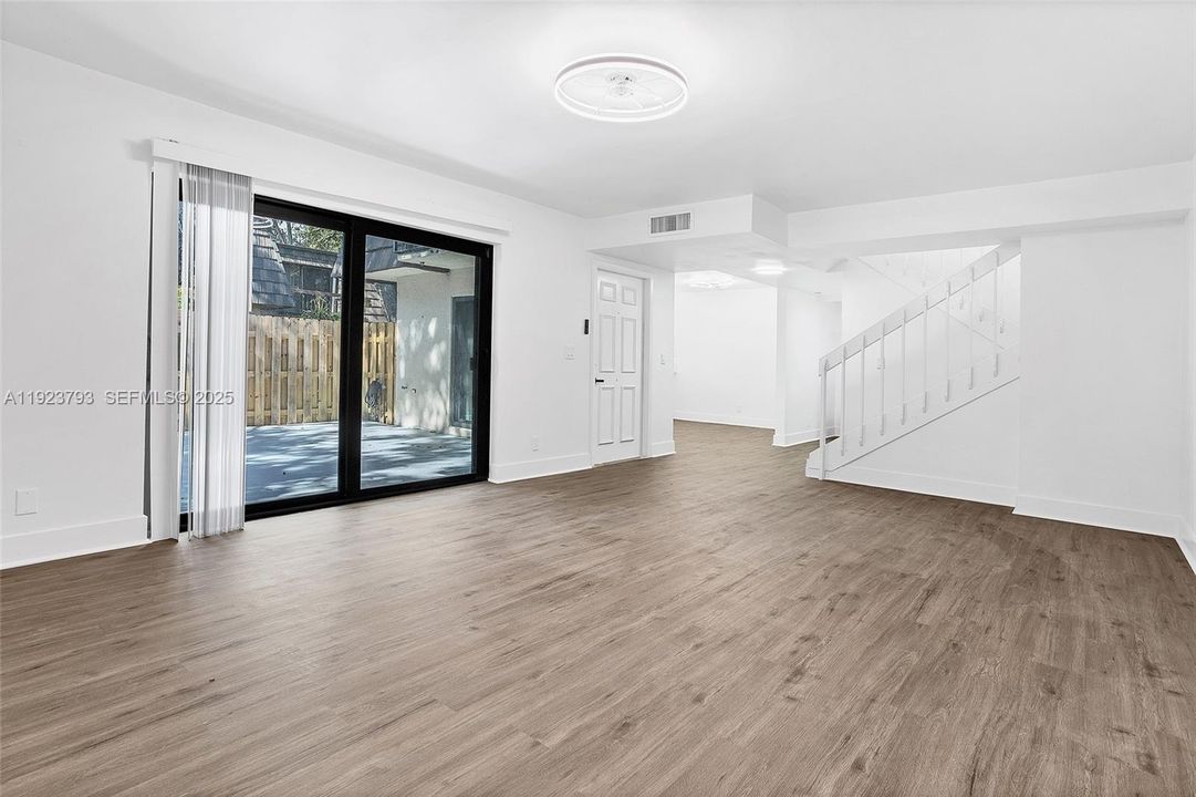 出租: $2,800 (2 贝兹, 2 浴室, 1468 平方英尺)