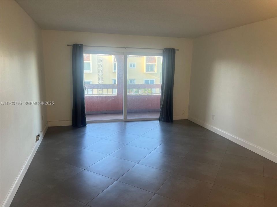 В аренду: $1,800 (1 спален, 1 ванн, 712 Квадратных фут)