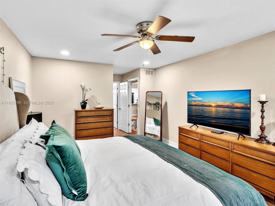 На продажу: $465,000 (3 спален, 2 ванн, 1299 Квадратных фут)