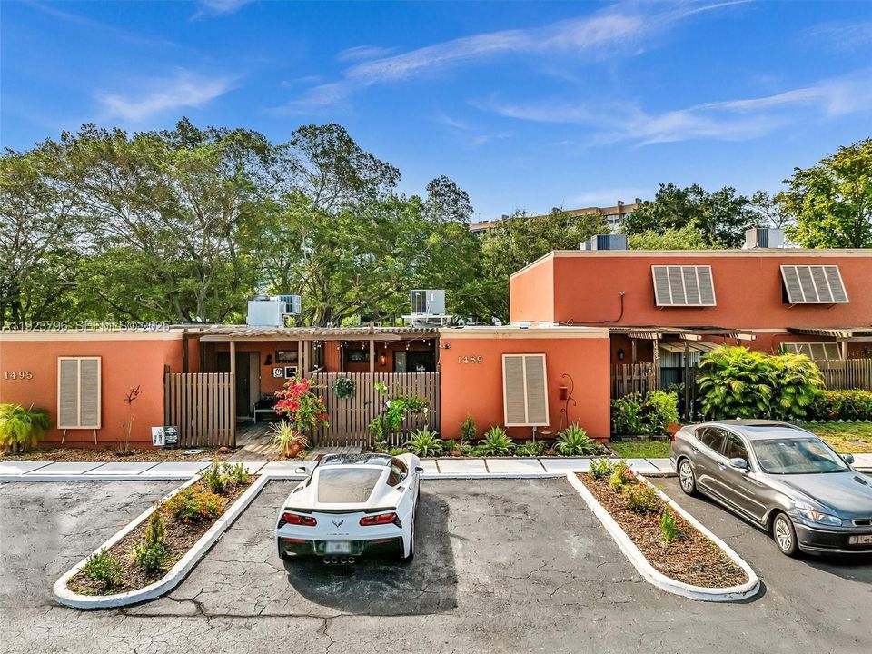 Park righ in front your home!