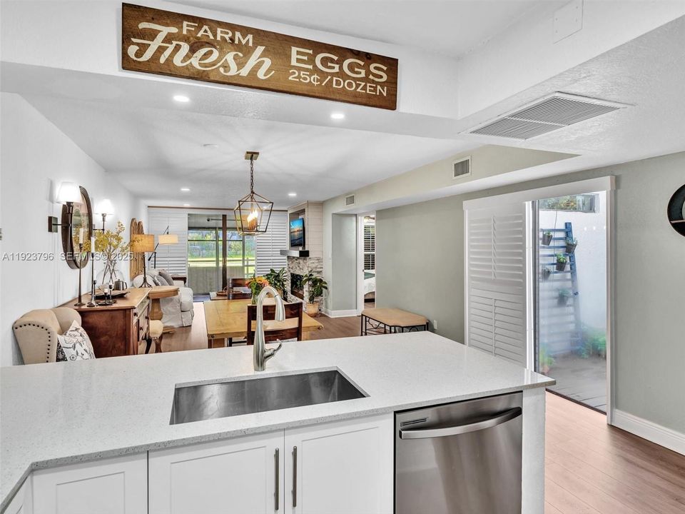 На продажу: $465,000 (3 спален, 2 ванн, 1299 Квадратных фут)