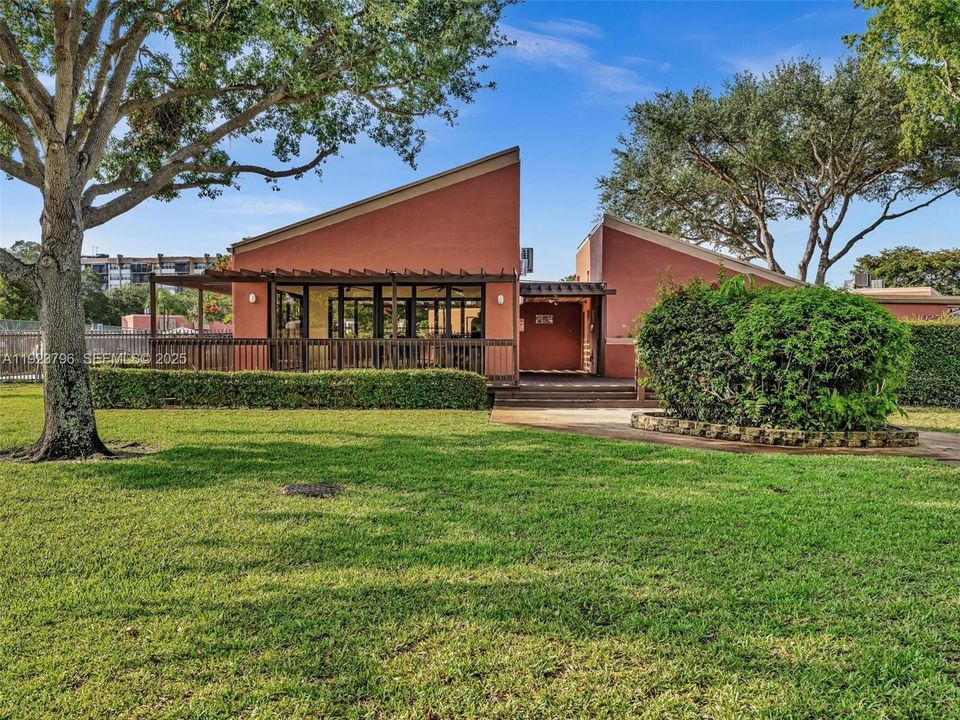 На продажу: $465,000 (3 спален, 2 ванн, 1299 Квадратных фут)