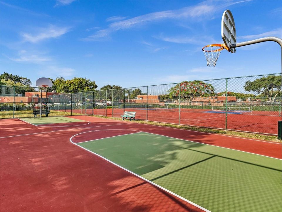 На продажу: $465,000 (3 спален, 2 ванн, 1299 Квадратных фут)