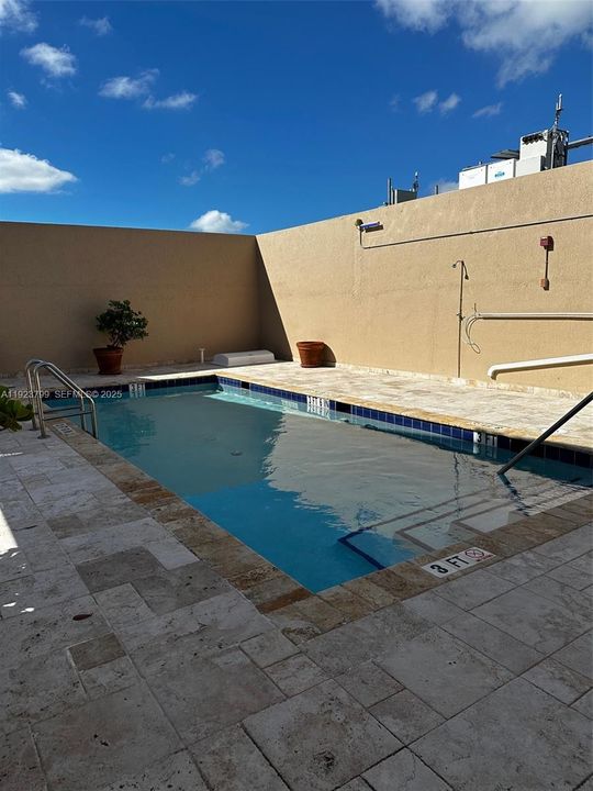 В аренду: $2,200 (1 спален, 1 ванн, 931 Квадратных фут)