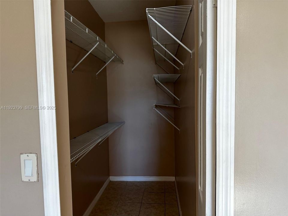 В аренду: $2,200 (1 спален, 1 ванн, 931 Квадратных фут)