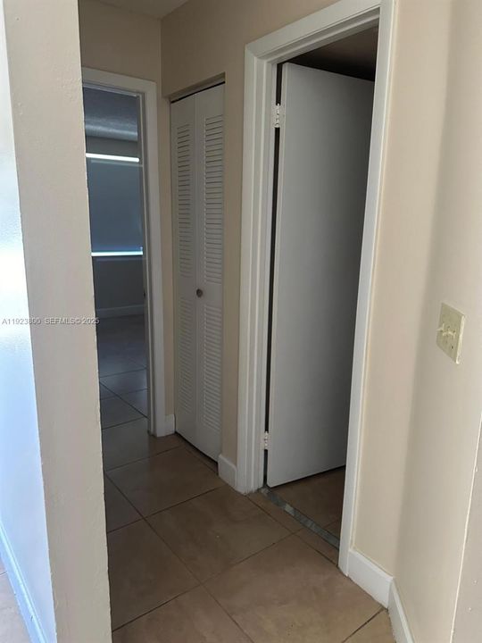 For Rent: $2,000 (2 beds, 2 baths, 984 Square Feet)