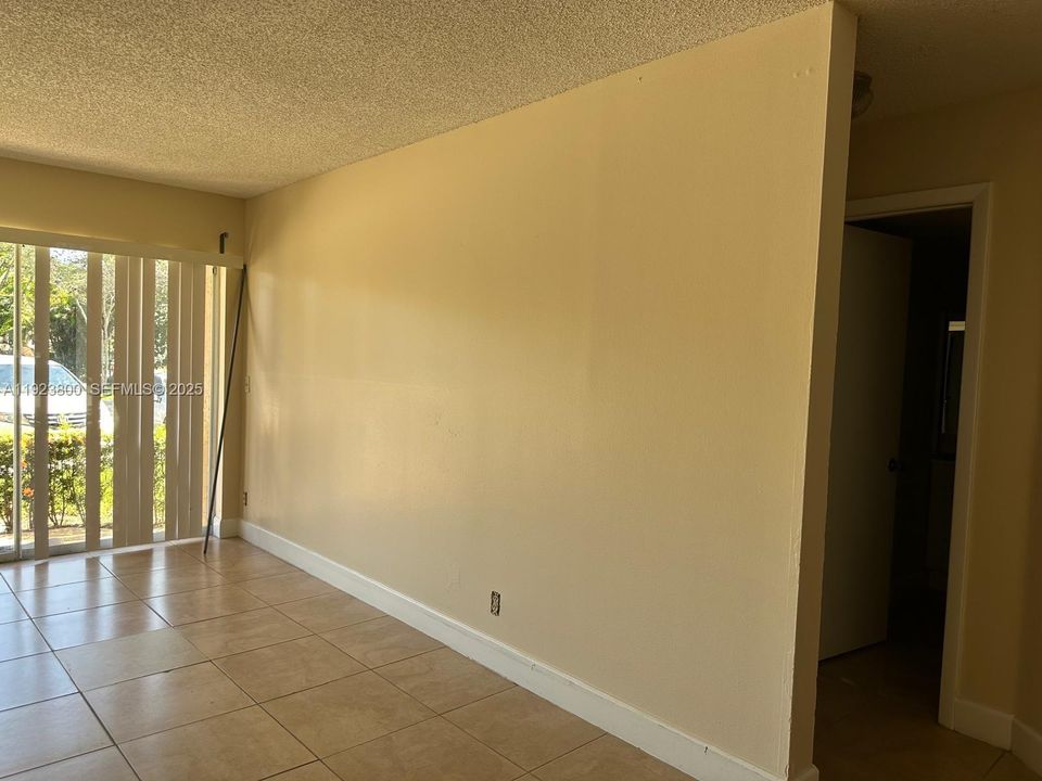 For Rent: $2,000 (2 beds, 2 baths, 984 Square Feet)