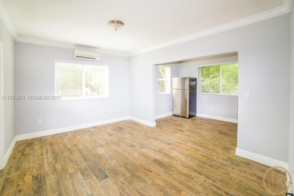 出租: $1,625 (0 贝兹, 1 浴室, 335 平方英尺)