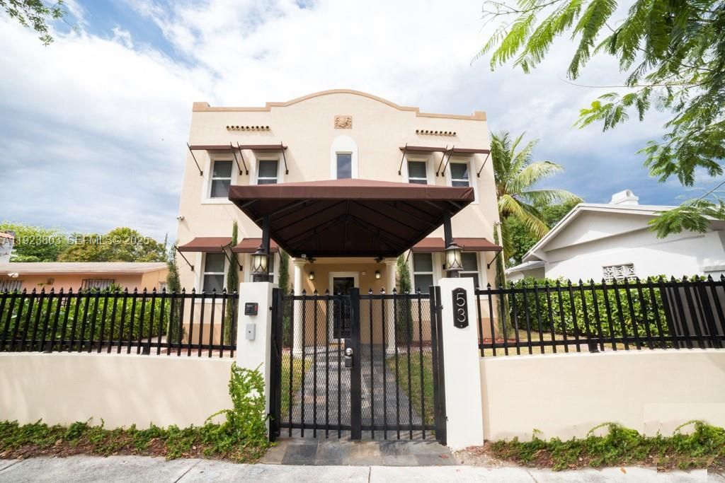 出租: $1,625 (0 贝兹, 1 浴室, 335 平方英尺)