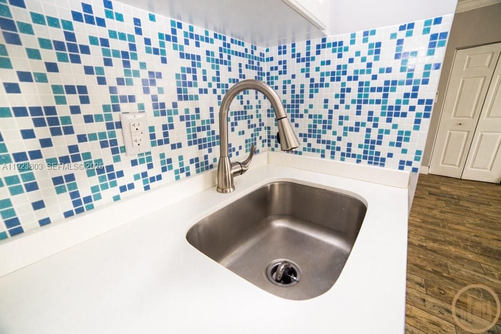 出租: $1,625 (0 贝兹, 1 浴室, 335 平方英尺)