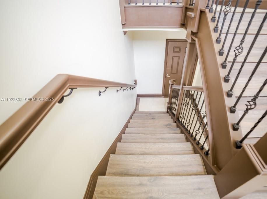 出租: $1,625 (0 贝兹, 1 浴室, 335 平方英尺)