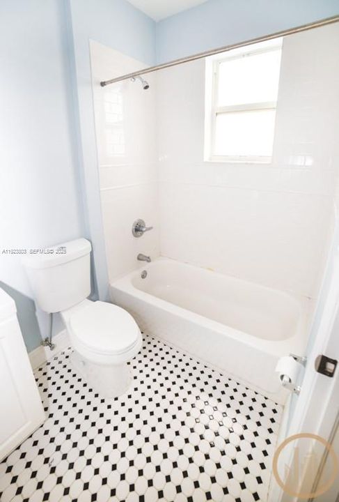 出租: $1,625 (0 贝兹, 1 浴室, 335 平方英尺)