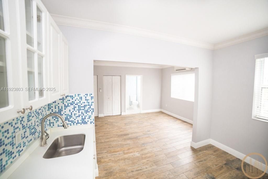 出租: $1,625 (0 贝兹, 1 浴室, 335 平方英尺)