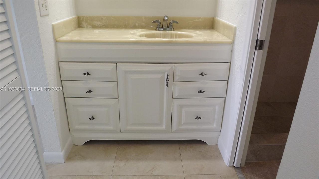 For Sale: $210,000 (2 beds, 2 baths, 1192 Square Feet)