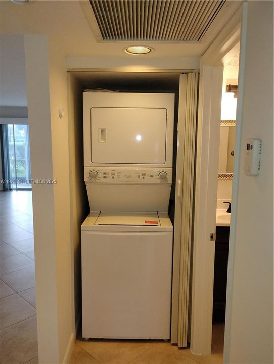 For Sale: $210,000 (2 beds, 2 baths, 1192 Square Feet)