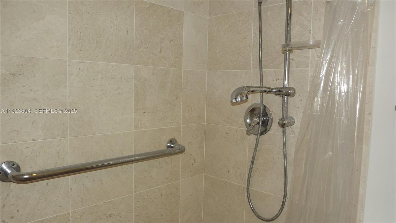 For Sale: $210,000 (2 beds, 2 baths, 1192 Square Feet)