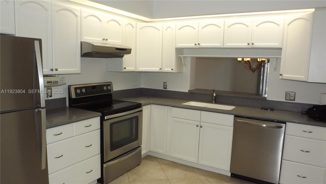 For Sale: $210,000 (2 beds, 2 baths, 1192 Square Feet)