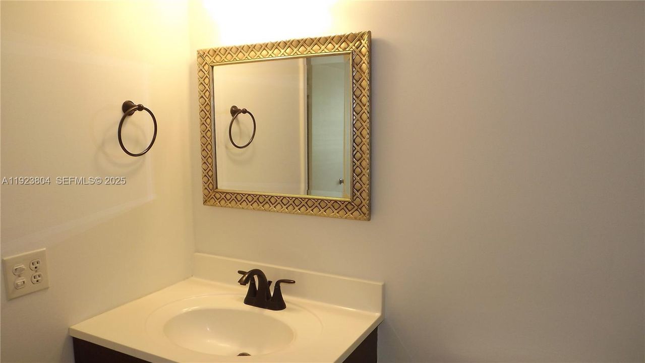 For Sale: $210,000 (2 beds, 2 baths, 1192 Square Feet)