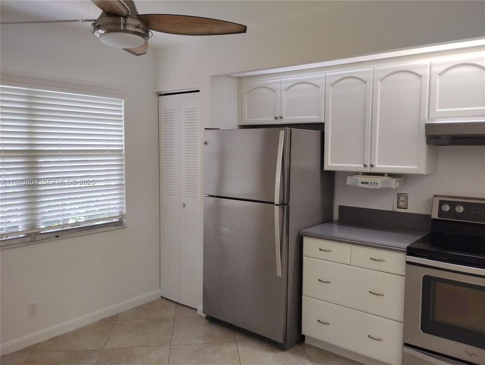 For Sale: $210,000 (2 beds, 2 baths, 1192 Square Feet)