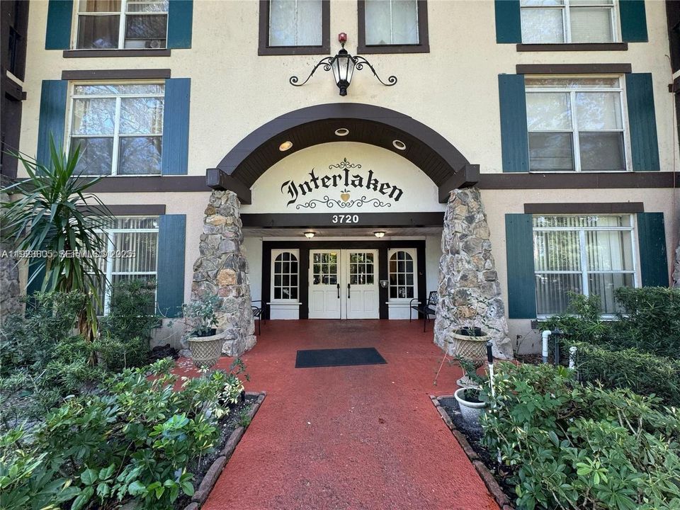 For Rent: $1,550 (1 beds, 1 baths, 800 Square Feet)