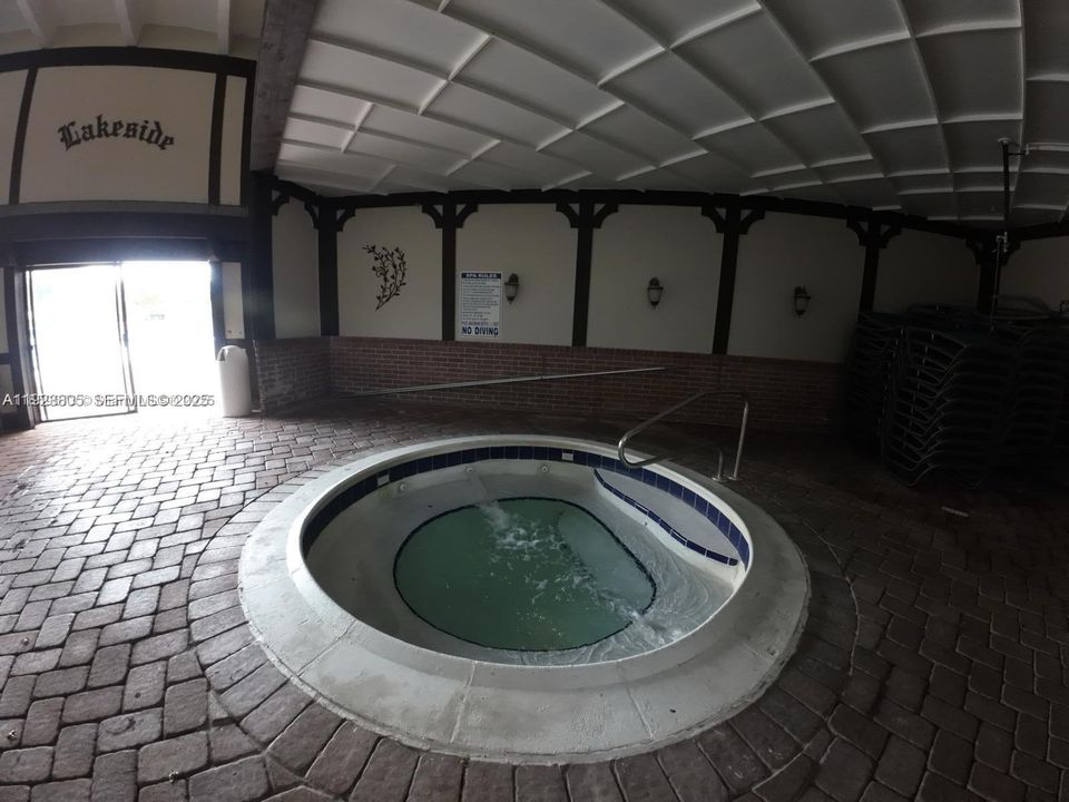 For Rent: $1,550 (1 beds, 1 baths, 800 Square Feet)