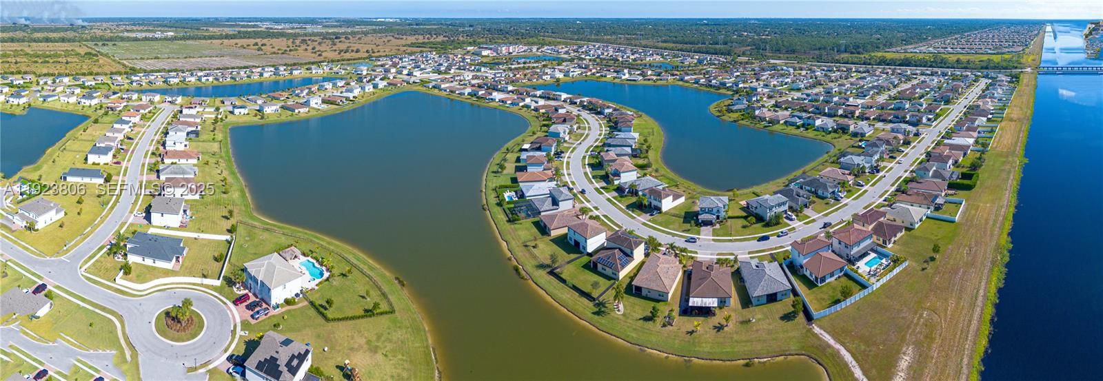 En Venta: $575,000 (4 camas, 3 baños, 2275 Pies cuadrados)