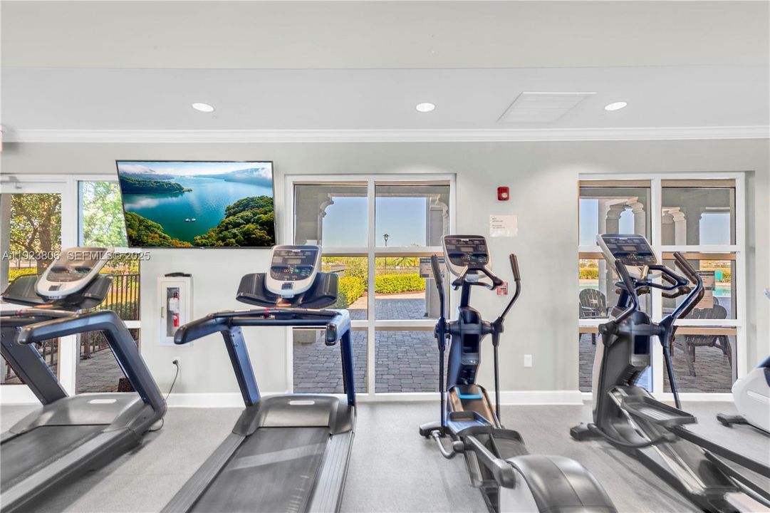 En Venta: $575,000 (4 camas, 3 baños, 2275 Pies cuadrados)