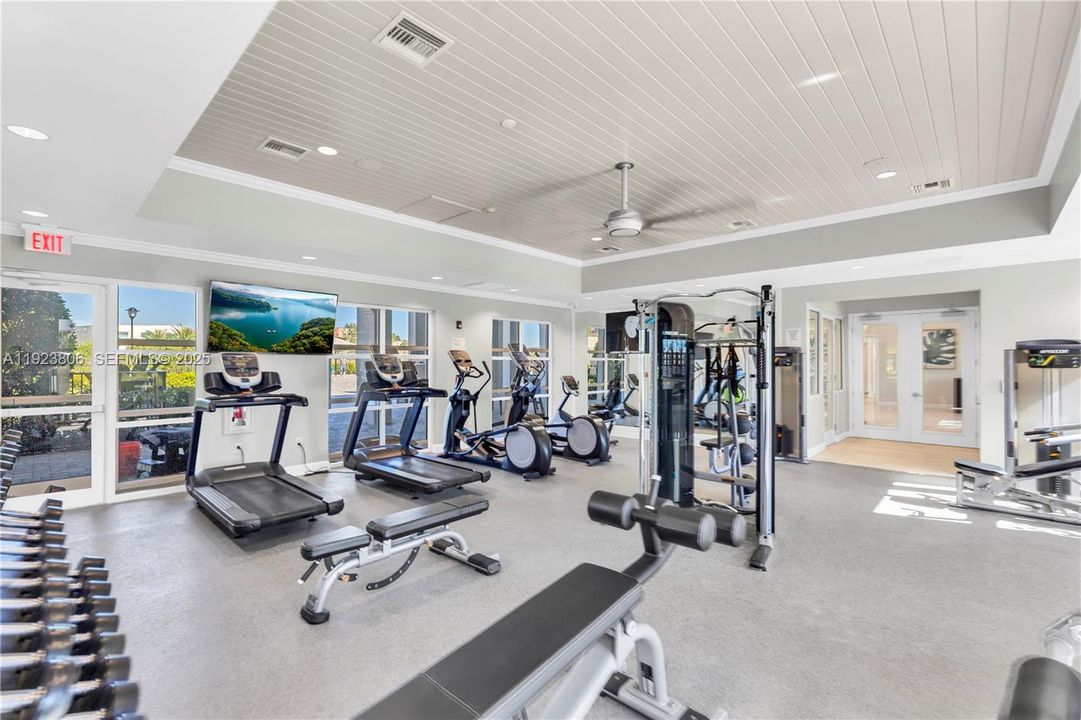 En Venta: $575,000 (4 camas, 3 baños, 2275 Pies cuadrados)