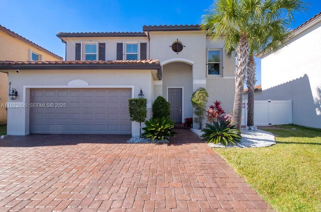 En Venta: $575,000 (4 camas, 3 baños, 2275 Pies cuadrados)