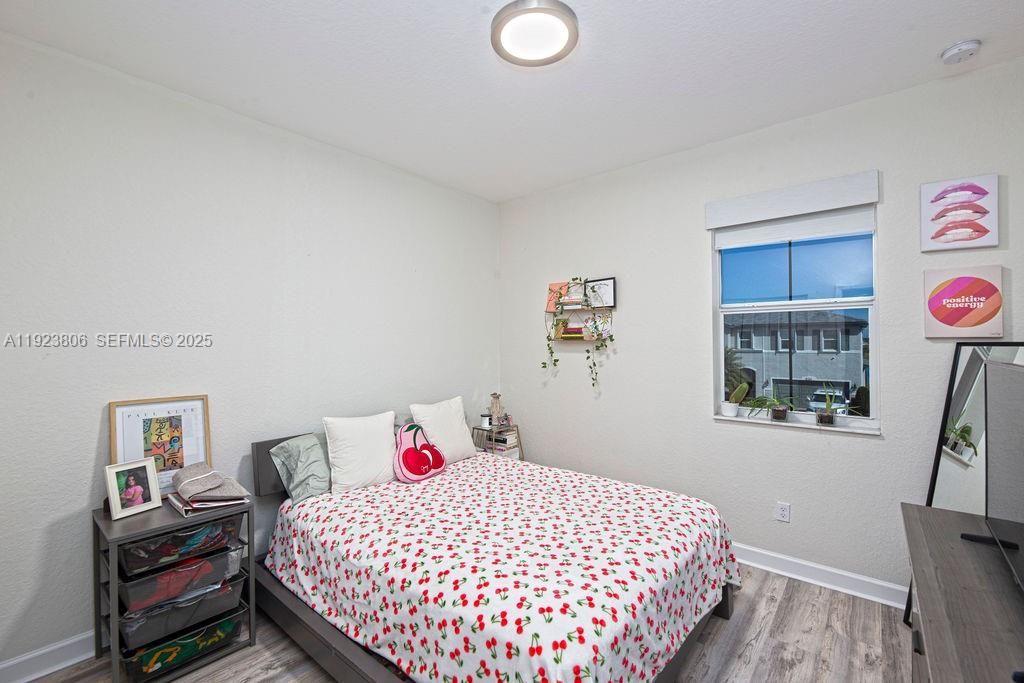 En Venta: $575,000 (4 camas, 3 baños, 2275 Pies cuadrados)