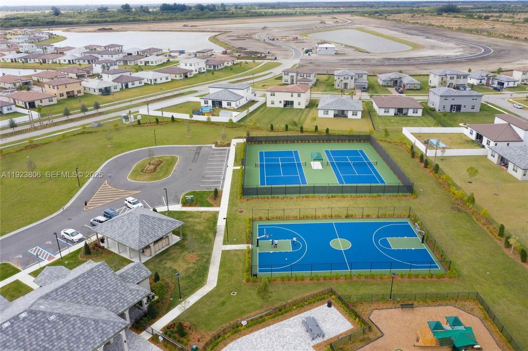 En Venta: $575,000 (4 camas, 3 baños, 2275 Pies cuadrados)