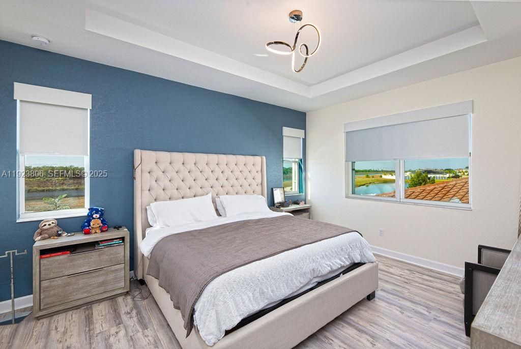 En Venta: $575,000 (4 camas, 3 baños, 2275 Pies cuadrados)