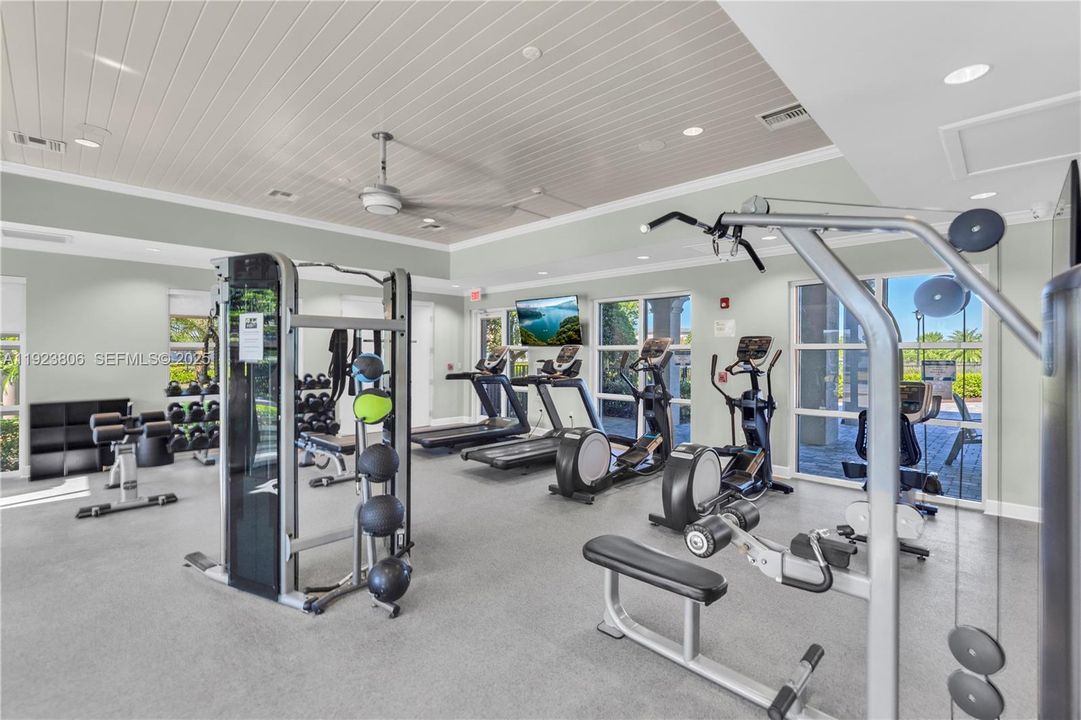 En Venta: $575,000 (4 camas, 3 baños, 2275 Pies cuadrados)