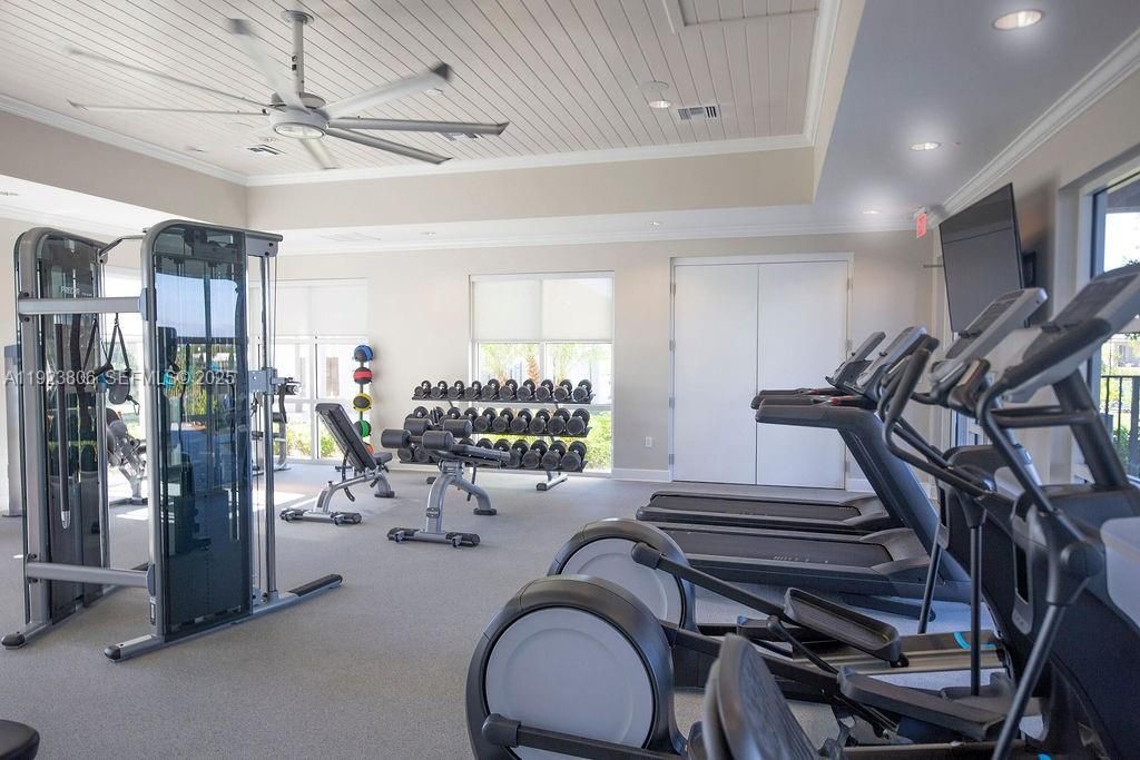 En Venta: $575,000 (4 camas, 3 baños, 2275 Pies cuadrados)