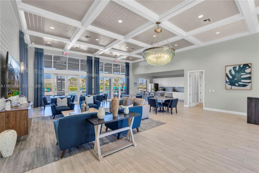 En Venta: $575,000 (4 camas, 3 baños, 2275 Pies cuadrados)