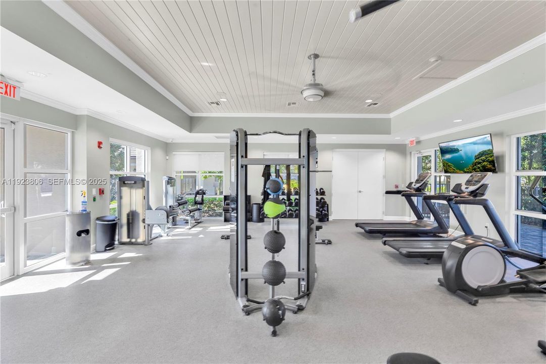 En Venta: $575,000 (4 camas, 3 baños, 2275 Pies cuadrados)