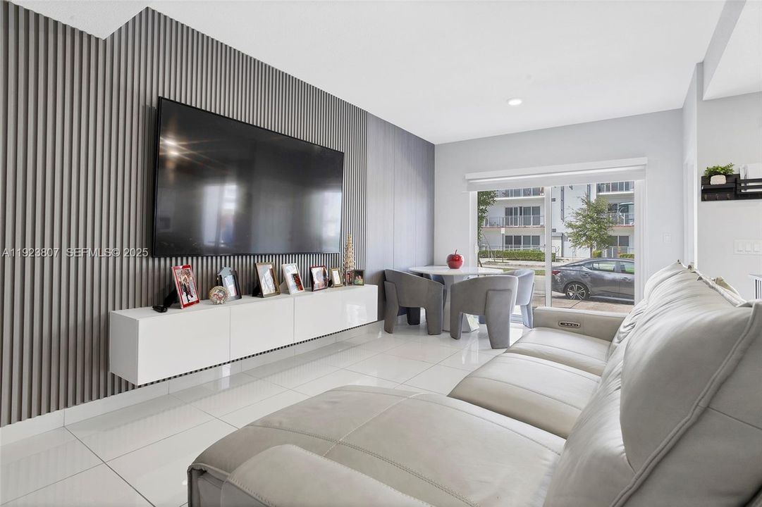 For Rent: $2,800 (4 beds, 3 baths, 1434 Square Feet)