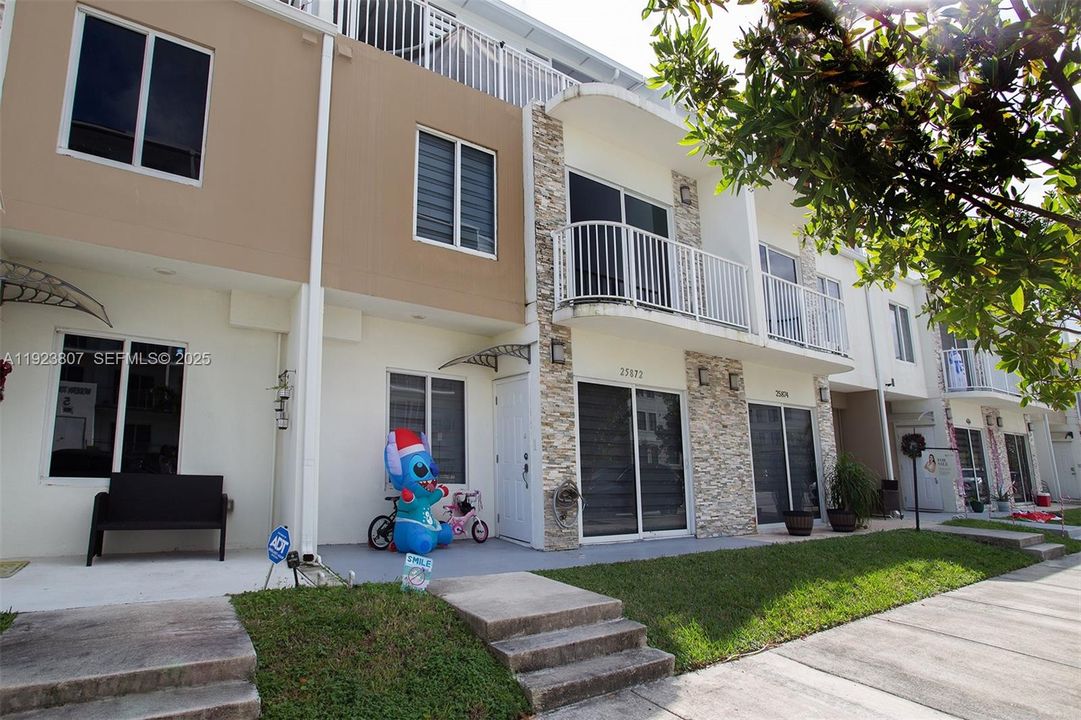 For Rent: $2,800 (4 beds, 3 baths, 1434 Square Feet)