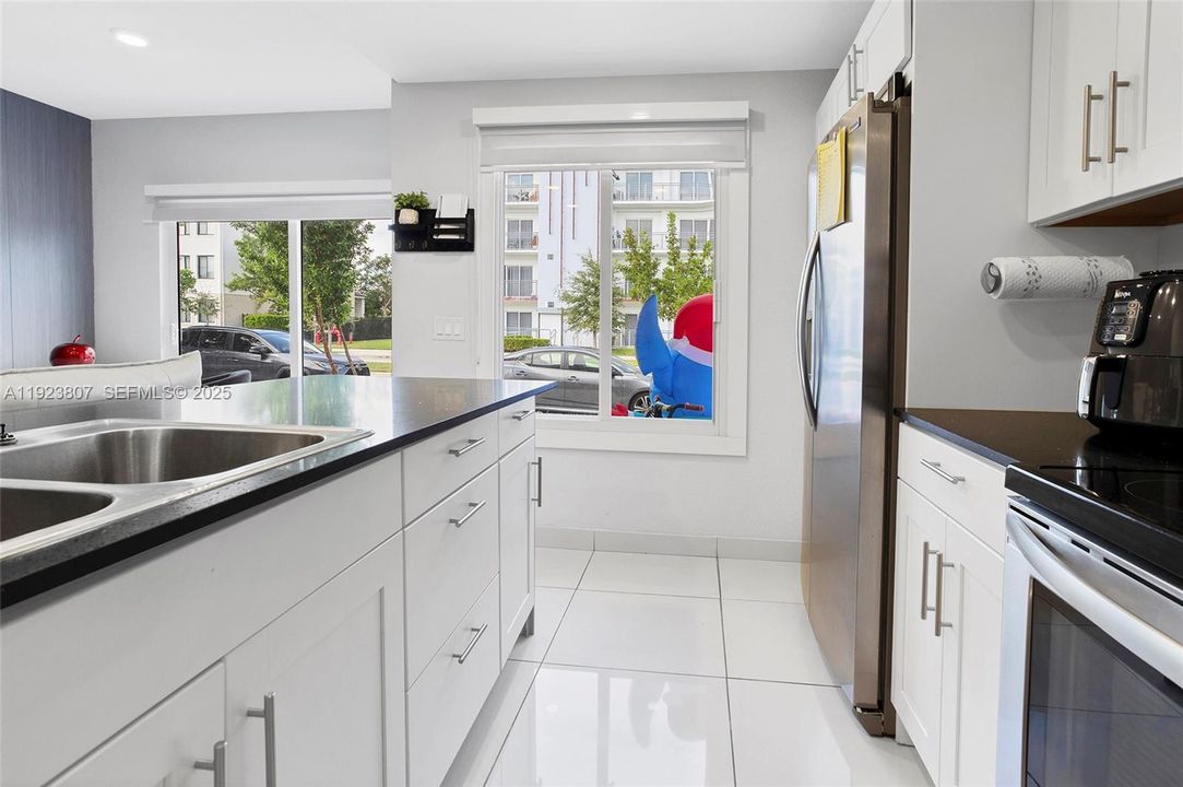 For Rent: $2,800 (4 beds, 3 baths, 1434 Square Feet)