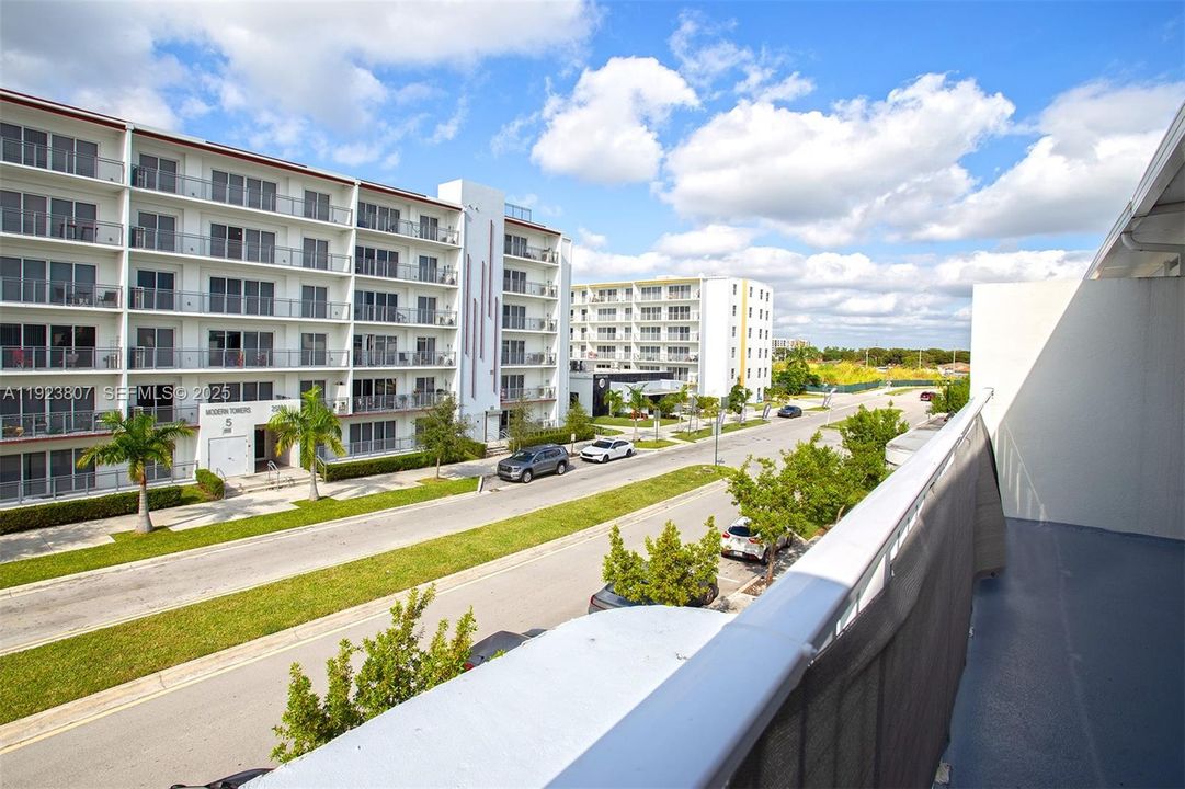 For Rent: $2,800 (4 beds, 3 baths, 1434 Square Feet)