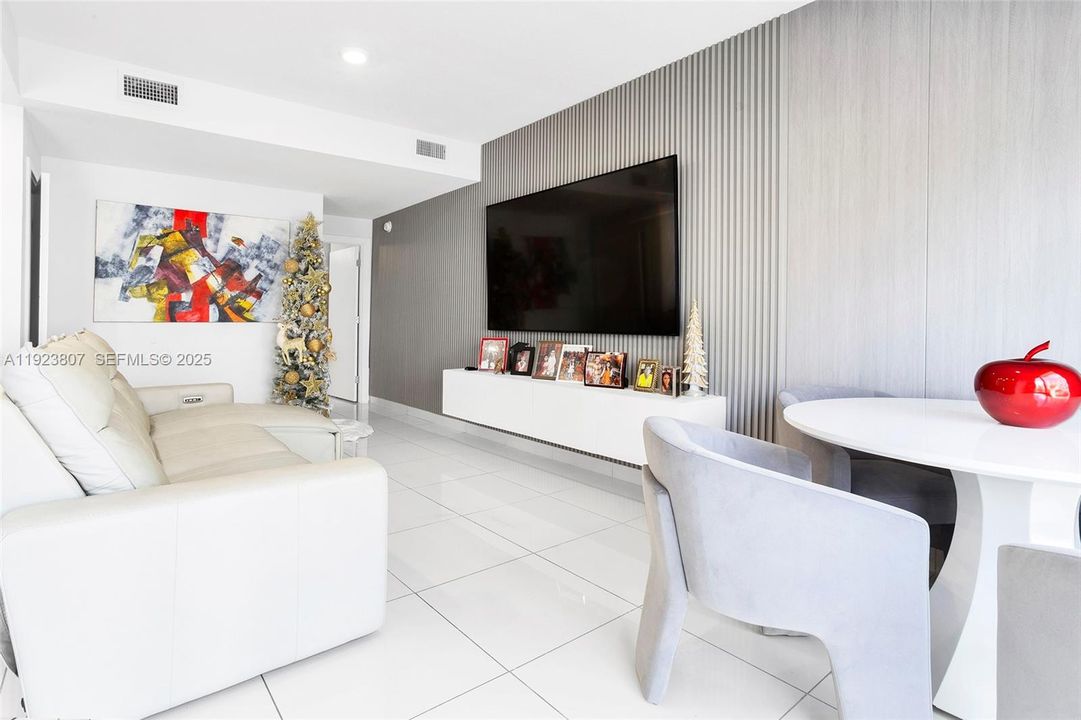 For Rent: $2,800 (4 beds, 3 baths, 1434 Square Feet)