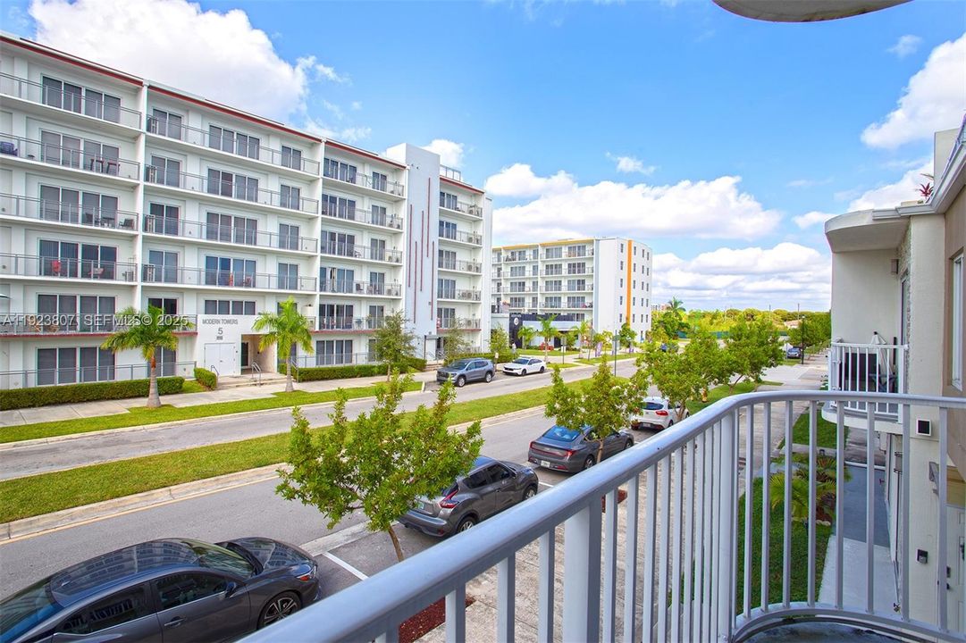 For Rent: $2,800 (4 beds, 3 baths, 1434 Square Feet)