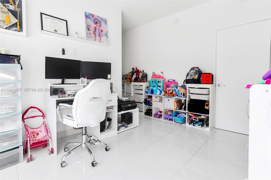 For Rent: $2,800 (4 beds, 3 baths, 1434 Square Feet)